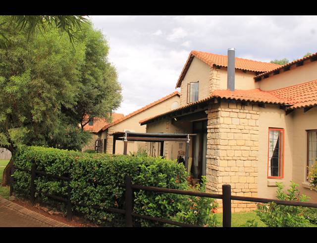 3 BEDROOM TOWNHOUSE FOR SALE IN THE COVES